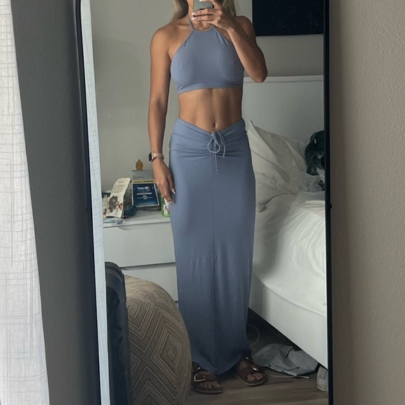 Skims SET soft lounge halter top (M) and skirt (S) - Picture 4 of 10